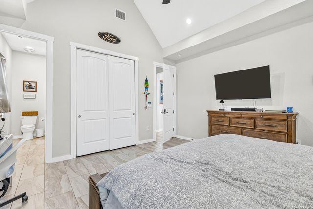 348 WHITE OAK DR, Canyon Lake, TX 78133