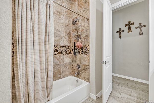 348 WHITE OAK DR, Canyon Lake, TX 78133