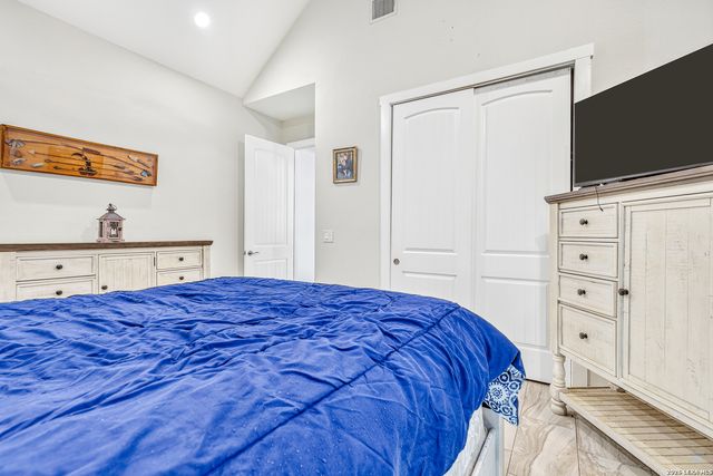 348 WHITE OAK DR, Canyon Lake, TX 78133