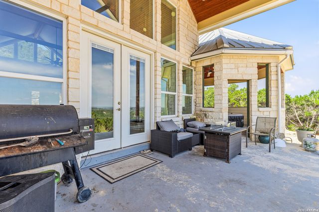 348 WHITE OAK DR, Canyon Lake, TX 78133
