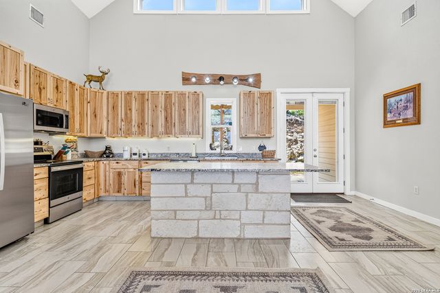 348 WHITE OAK DR, Canyon Lake, TX 78133