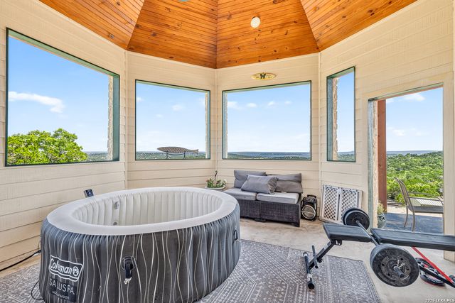 348 WHITE OAK DR, Canyon Lake, TX 78133
