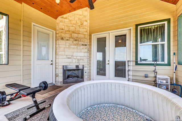 348 WHITE OAK DR, Canyon Lake, TX 78133