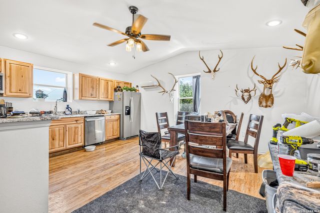 348 WHITE OAK DR, Canyon Lake, TX 78133