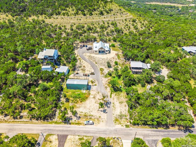 348 WHITE OAK DR, Canyon Lake, TX 78133