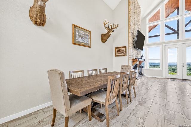 348 WHITE OAK DR, Canyon Lake, TX 78133