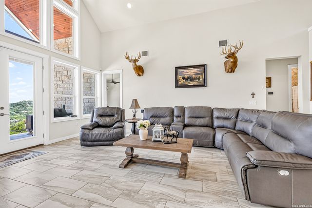 348 WHITE OAK DR, Canyon Lake, TX 78133
