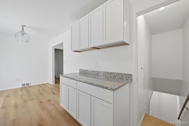 315 S Hanlon Street, Westland, MI 48186