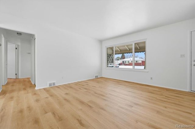 315 S Hanlon Street, Westland, MI 48186