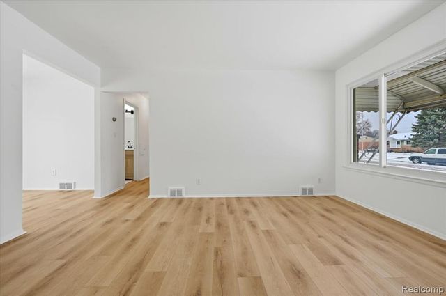 315 S Hanlon Street, Westland, MI 48186