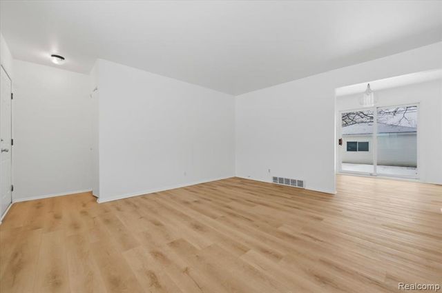 315 S Hanlon Street, Westland, MI 48186