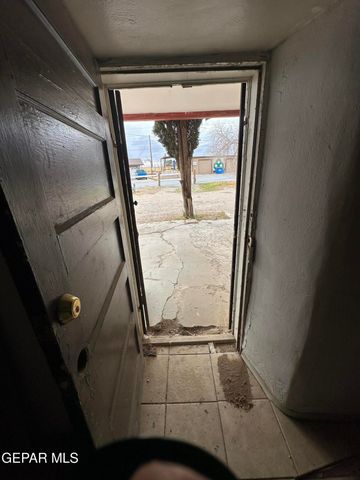 561 BUFORD Road, Socorro, TX 79927