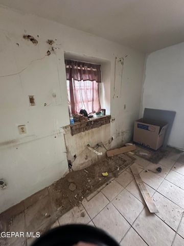 561 BUFORD Road, Socorro, TX 79927