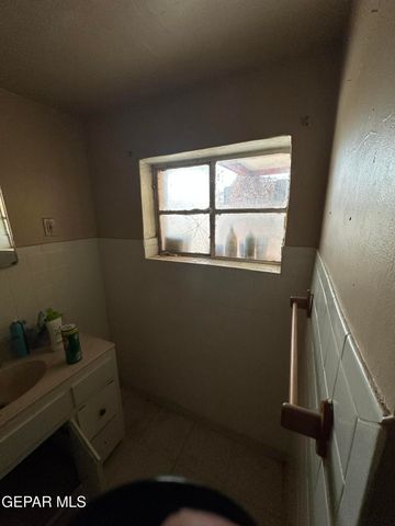 561 BUFORD Road, Socorro, TX 79927