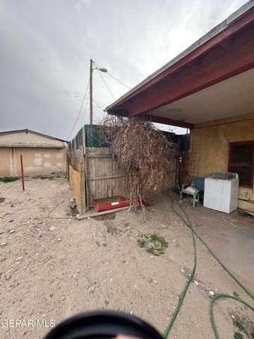 561 BUFORD Road, Socorro, TX 79927