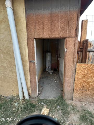 561 BUFORD Road, Socorro, TX 79927