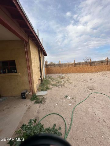 561 BUFORD Road, Socorro, TX 79927