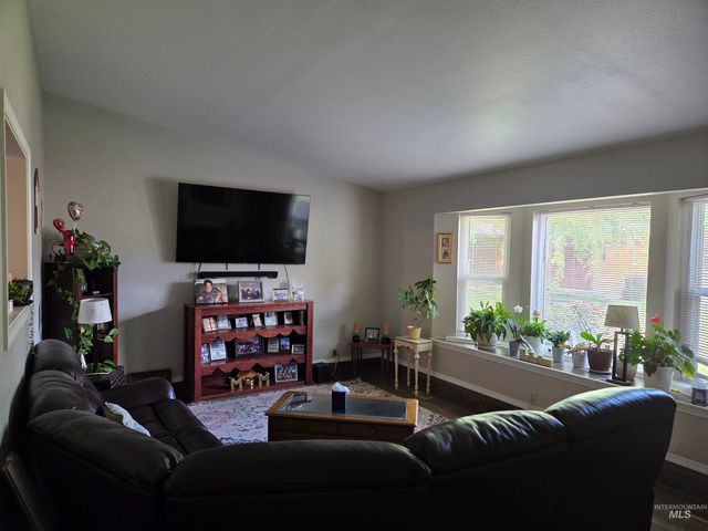 7382 W Danbury Ct, Boise, ID 83709