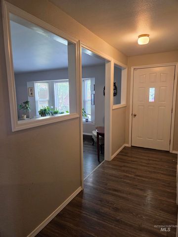 7382 W Danbury Ct, Boise, ID 83709
