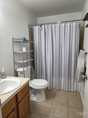7382 W Danbury Ct, Boise, ID 83709