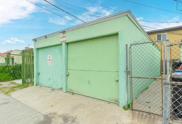 7527 S Hoover Street, Los Angeles, CA 90044