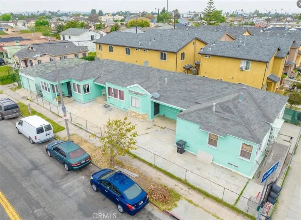 7527 S Hoover Street, Los Angeles, CA 90044