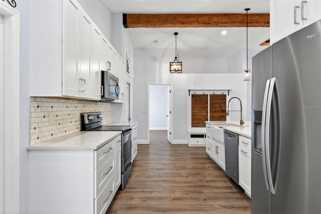 Image 15 of property listing at 4444 SANIBEL WAY, Bradenton, FL 34203