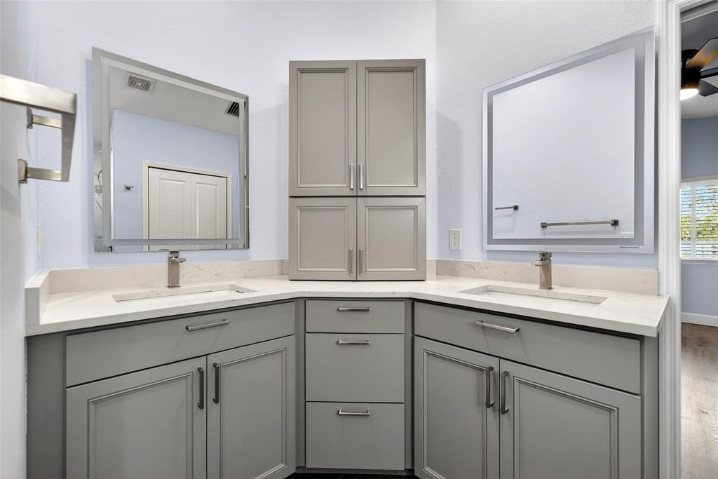 Image 23 of property listing at 4444 SANIBEL WAY, Bradenton, FL 34203