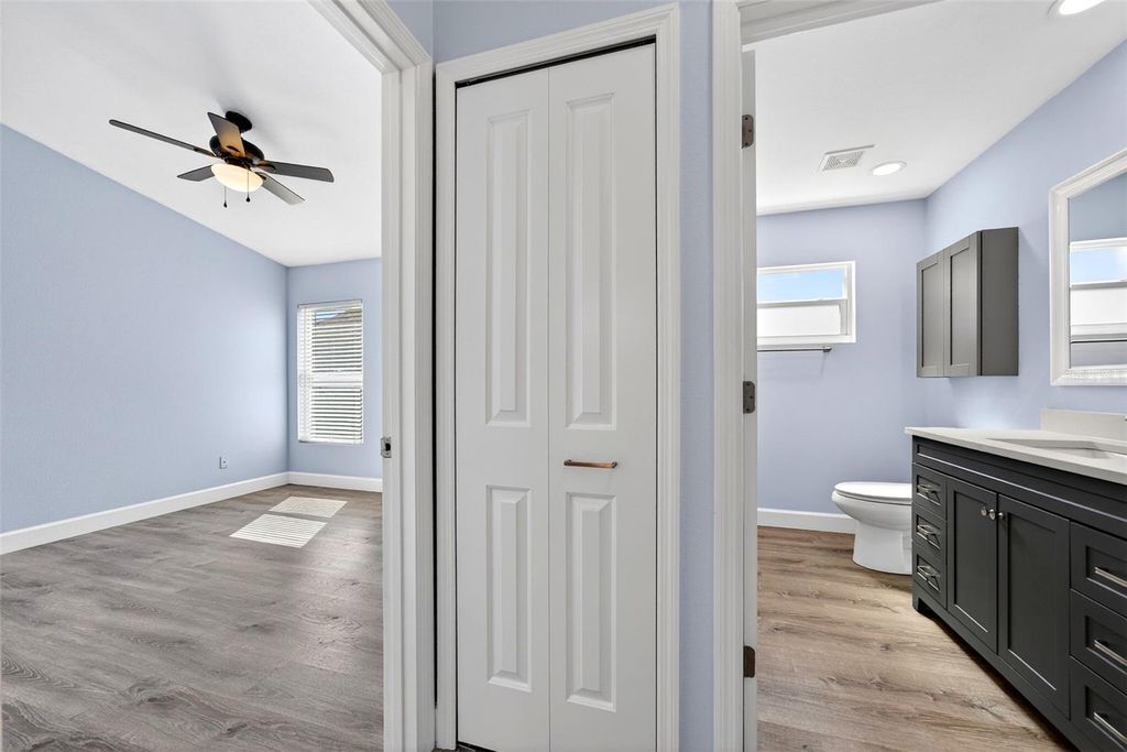 Image 27 of property listing at 4444 SANIBEL WAY, Bradenton, FL 34203