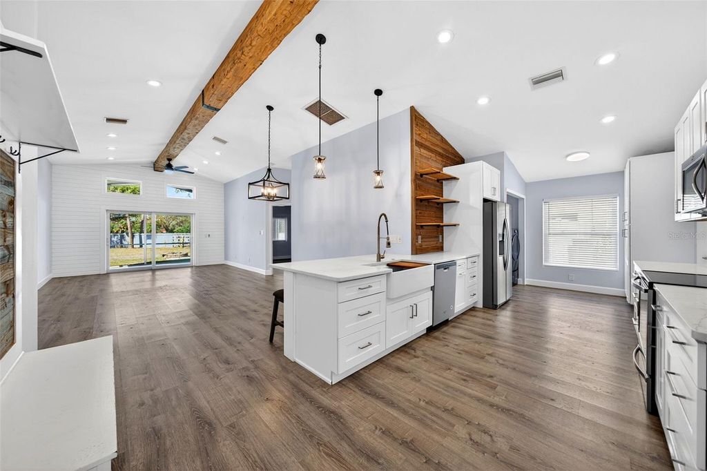 Image 4 of property listing at 4444 SANIBEL WAY, Bradenton, FL 34203