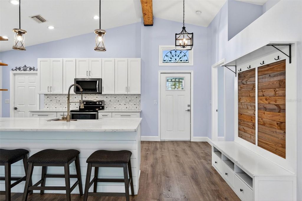 Image 5 of property listing at 4444 SANIBEL WAY, Bradenton, FL 34203