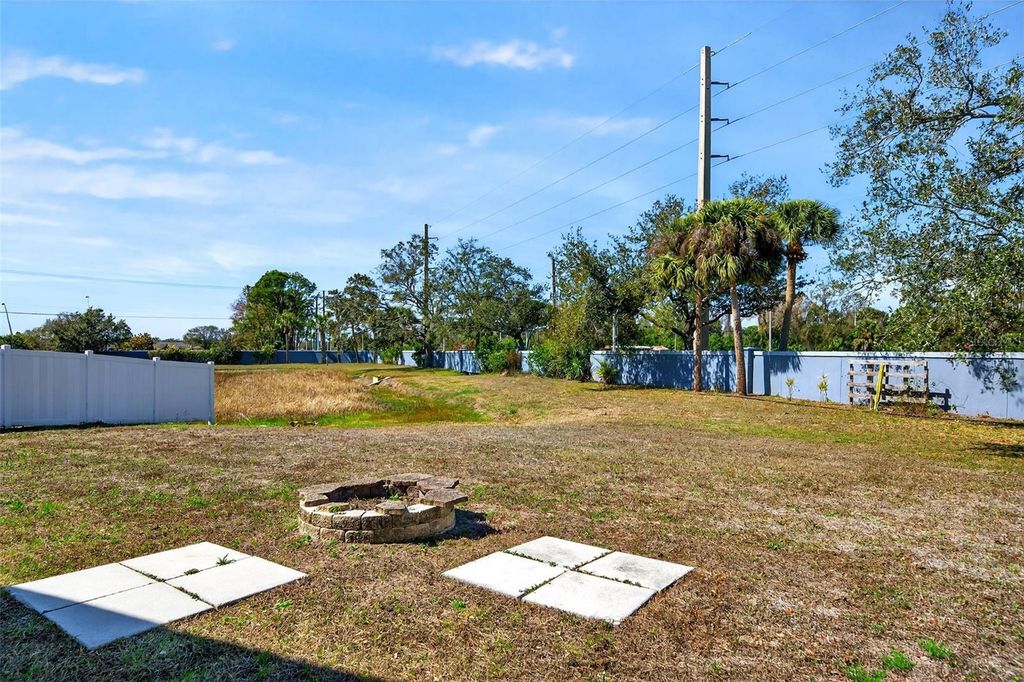 Image 47 of property listing at 4444 SANIBEL WAY, Bradenton, FL 34203