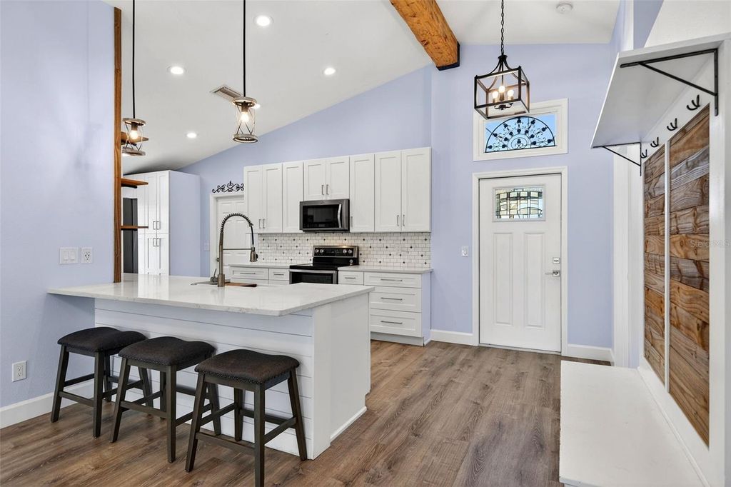 Image 6 of property listing at 4444 SANIBEL WAY, Bradenton, FL 34203