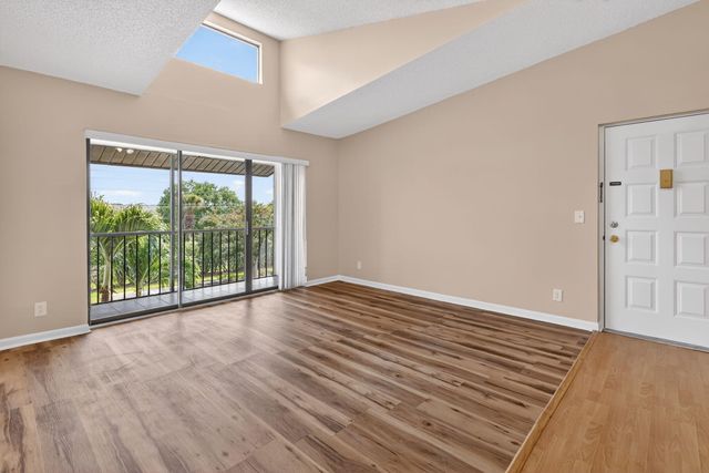 624 Sea Pine Way B3, Greenacres, FL 33415