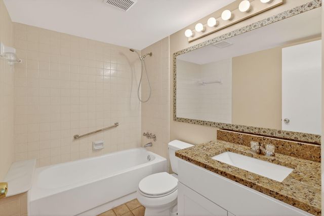 624 Sea Pine Way B3, Greenacres, FL 33415