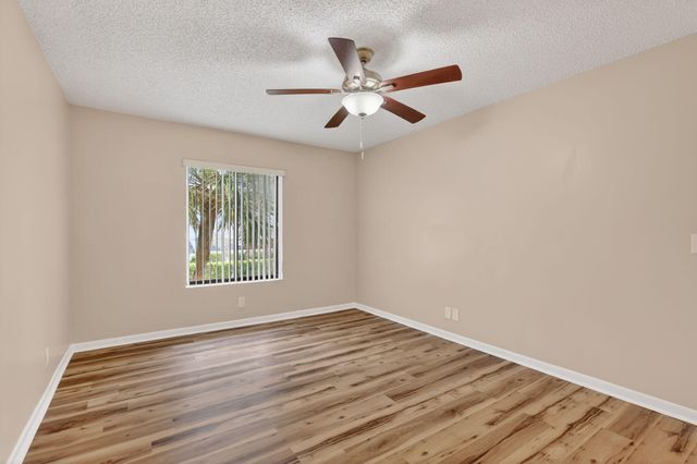 624 Sea Pine Way B3, Greenacres, FL 33415