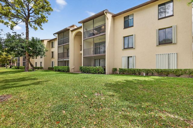 624 Sea Pine Way B3, Greenacres, FL 33415