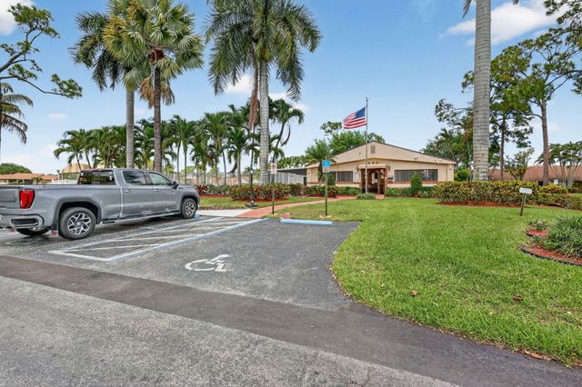 624 Sea Pine Way B3, Greenacres, FL 33415