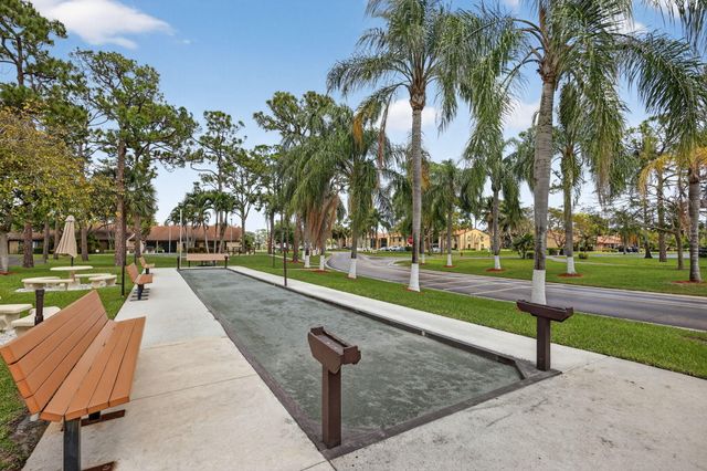 624 Sea Pine Way B3, Greenacres, FL 33415