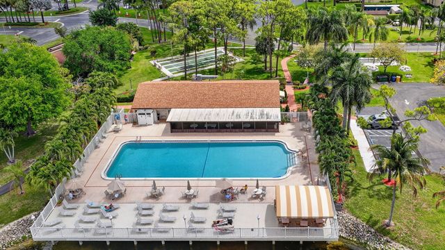 624 Sea Pine Way B3, Greenacres, FL 33415