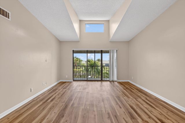 624 Sea Pine Way B3, Greenacres, FL 33415