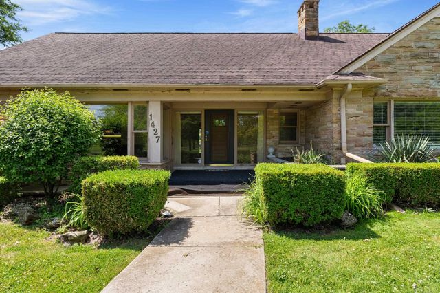 1427 Sunningdale Drive, Grosse Pointe, MI 48236