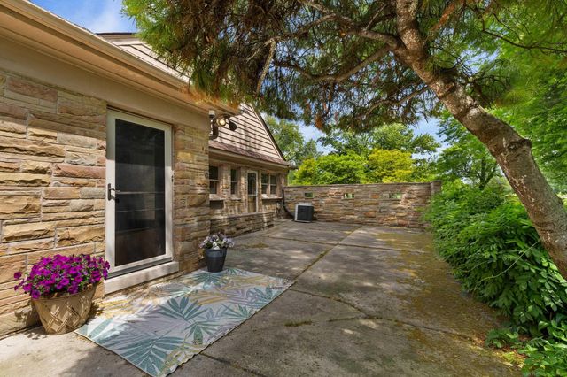 1427 Sunningdale Drive, Grosse Pointe, MI 48236