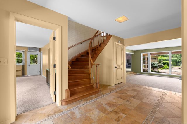1427 Sunningdale Drive, Grosse Pointe, MI 48236