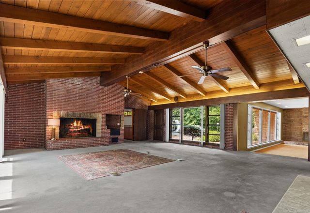1427 Sunningdale Drive, Grosse Pointe, MI 48236