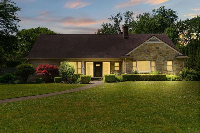 1427 Sunningdale Drive, Grosse Pointe, MI 48236