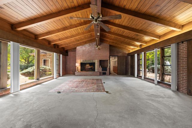 1427 Sunningdale Drive, Grosse Pointe, MI 48236