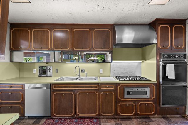 1427 Sunningdale Drive, Grosse Pointe, MI 48236