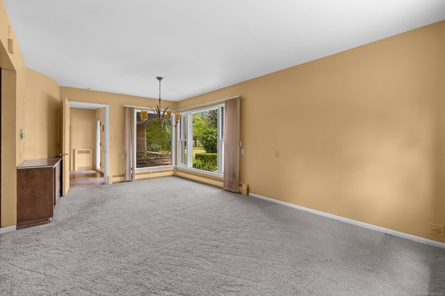1427 Sunningdale Drive, Grosse Pointe, MI 48236