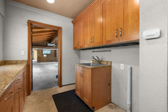 1427 Sunningdale Drive, Grosse Pointe, MI 48236